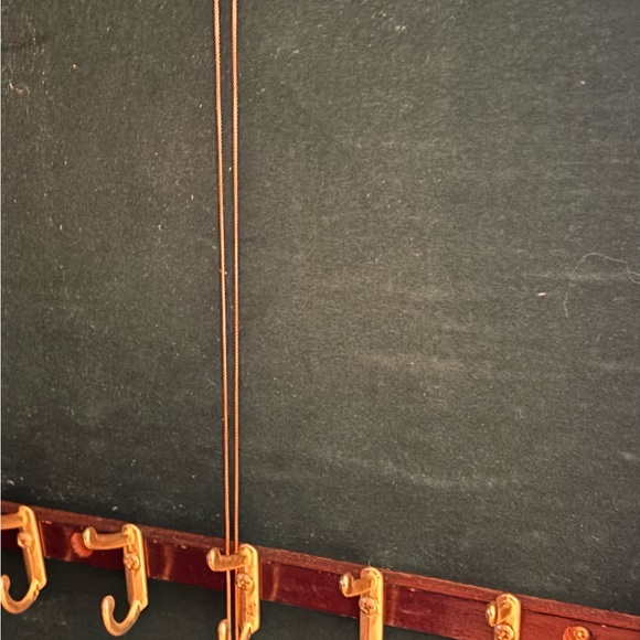 Rose gold chain with iridescent charm - Picture 3 of 3